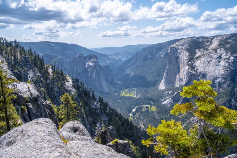A beautiful shot of the Yosemite National Park Yosemite in the USA